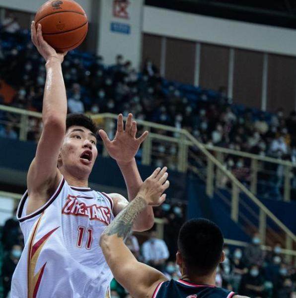 澳门百家乐官方网站-余嘉豪首秀即有惊艳发挥 2021不愧为CBA新秀大年