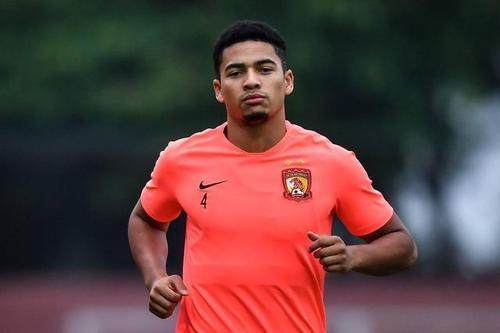 澳门真人百家乐官网-工人日报：归化球员仍在考察 国足人才匮乏成常态