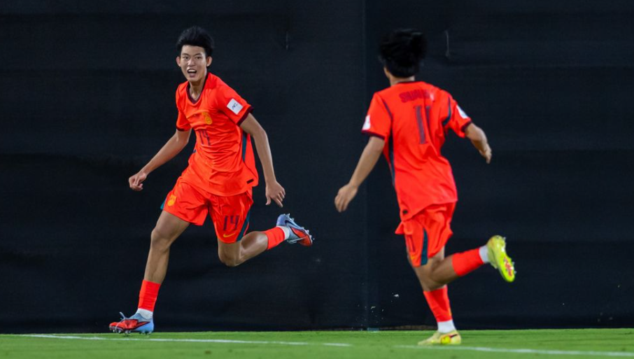 澳门真人百家乐-U17国足生死战首发出炉！仅换1人，赵松源连场先发，邝兆镭仍替补